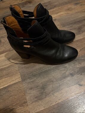 Frye Women's Black Leather Cutout Ankle Boots